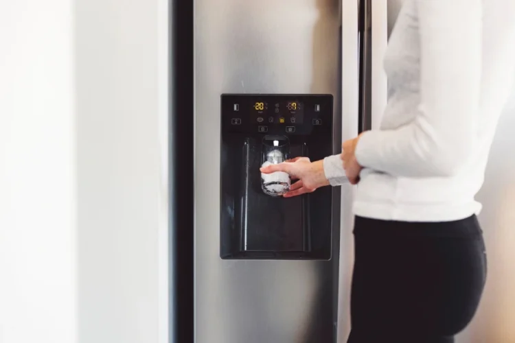 my fridge is not dispensing water