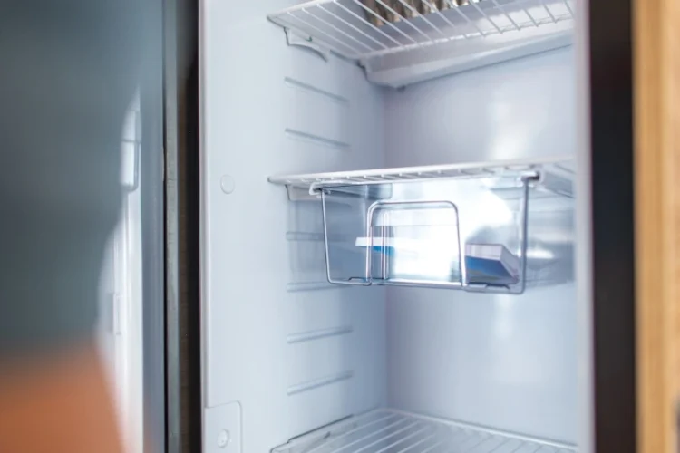 why is my fridge door not closing